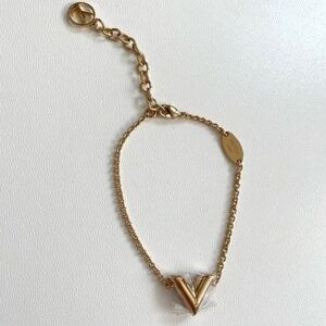 Louis Vuitton Essential V Bracelet